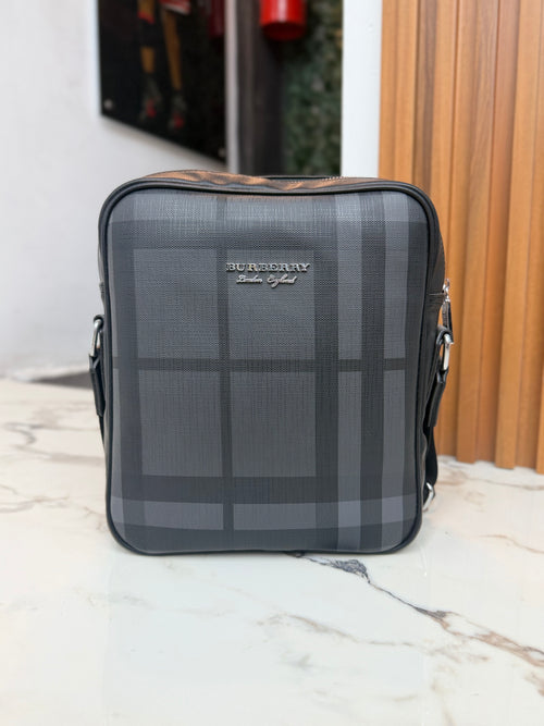 CANGURERA BURBERRY "NEGRO CLASICO"