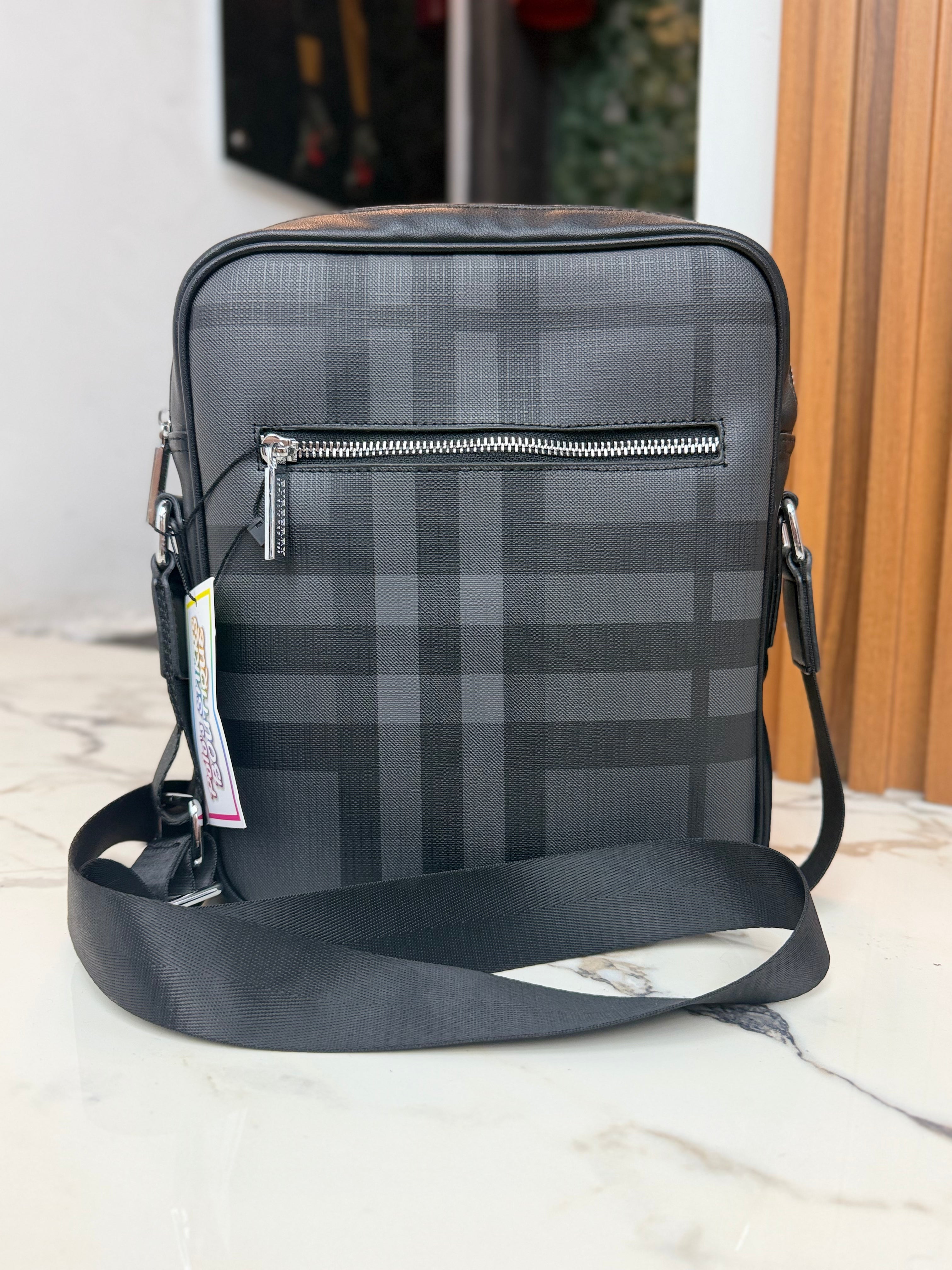 CANGURERA BURBERRY "NEGRO CLASICO"
