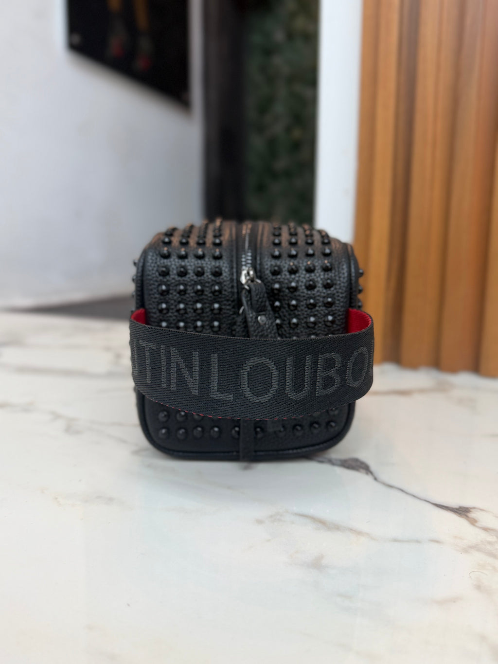 CANGURERA CHRISTIAN LOUBOUTIN "NEGRO"
