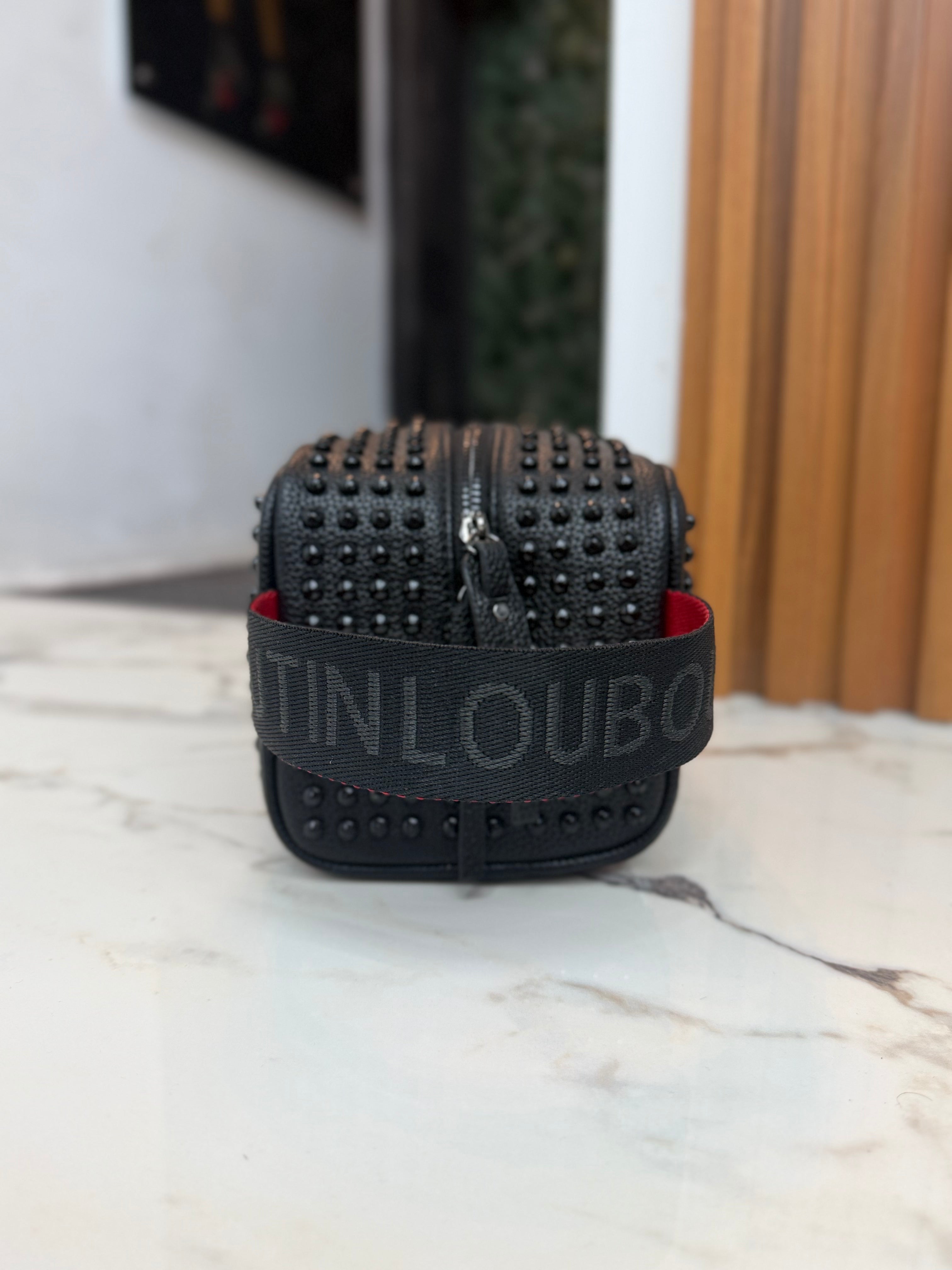 CANGURERA CHRISTIAN LOUBOUTIN "NEGRO"