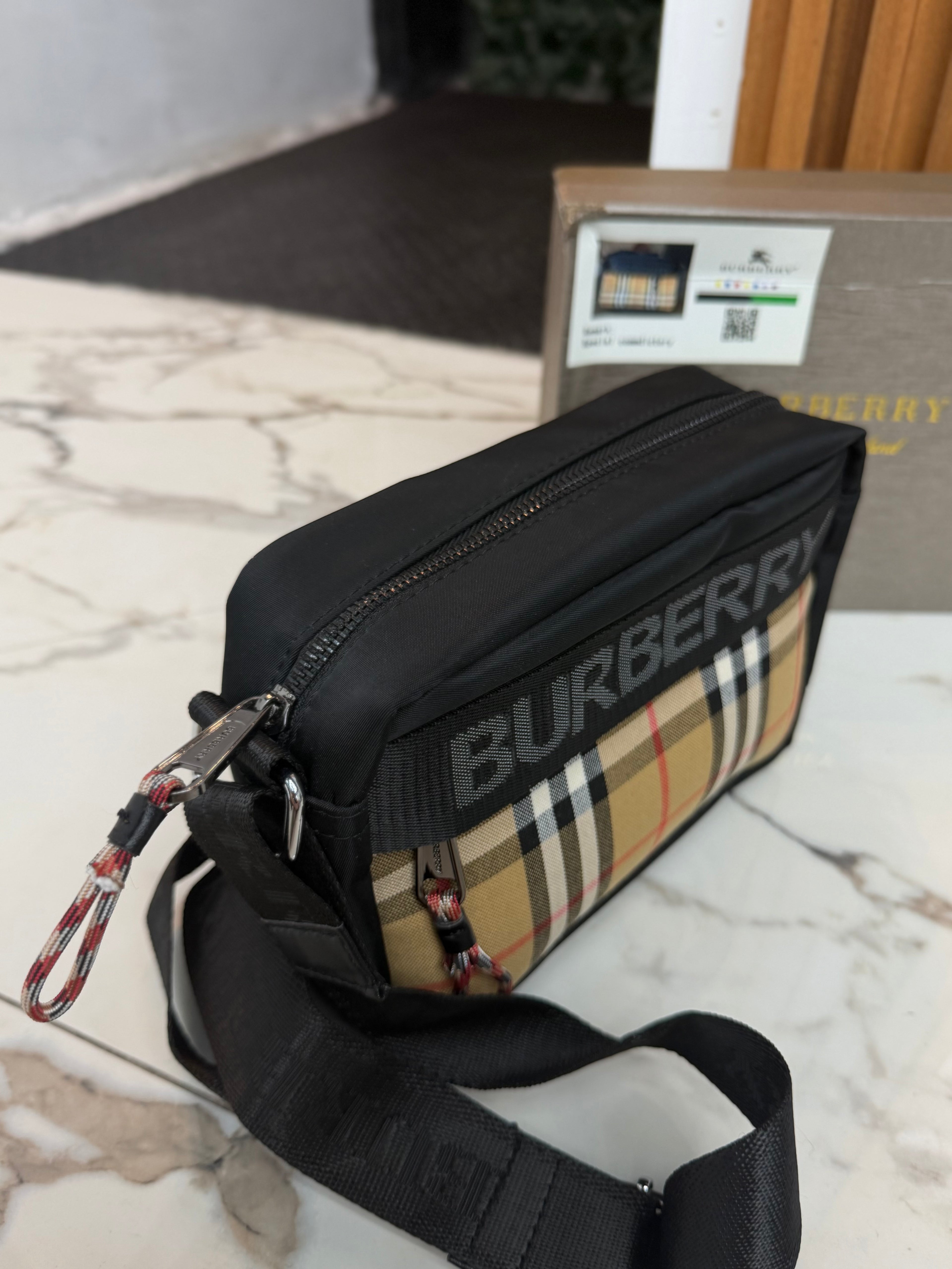 CANGURERA BURBERRY "NEGRA MONOGRAMA CLASICO"