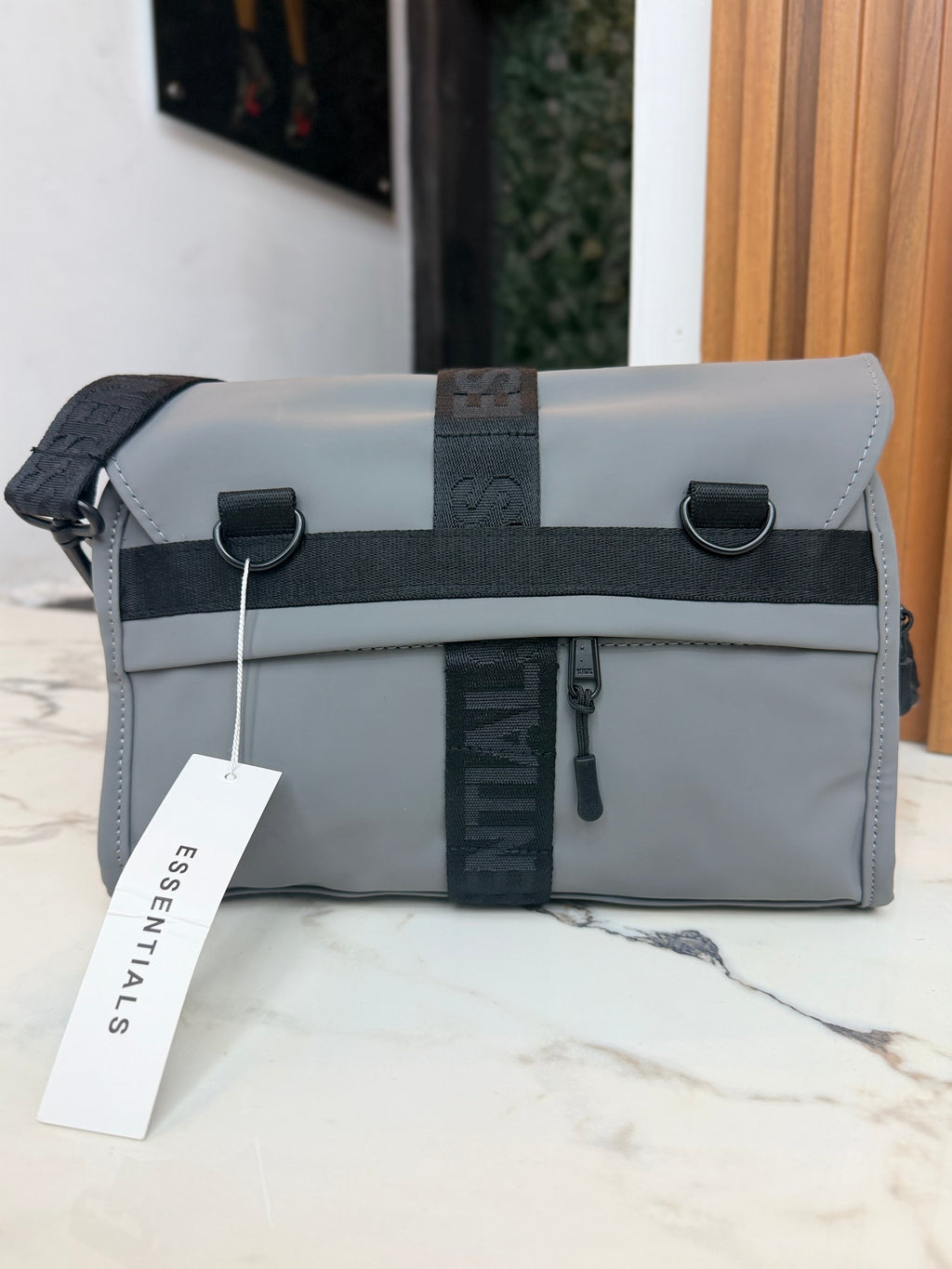 CANGURERA ESSENTIALS "GRIS"