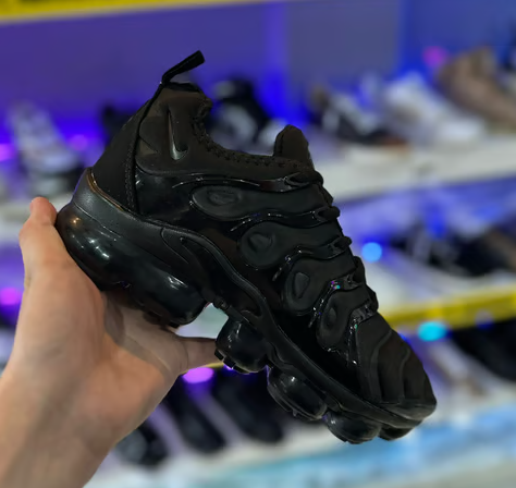 TENIS NIKE "AIR VAPORMAX PLUS NEGROS"