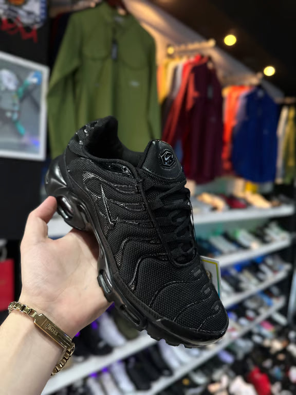 TENIS DE NIÑO NIKE "AIR MAX PLUS TN NEGRO"