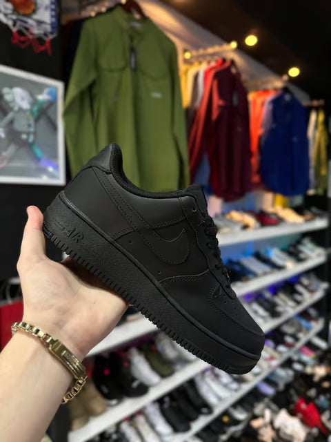 TENIS NIKE "AIR FORCE 1 TRIPLE BLACK"
